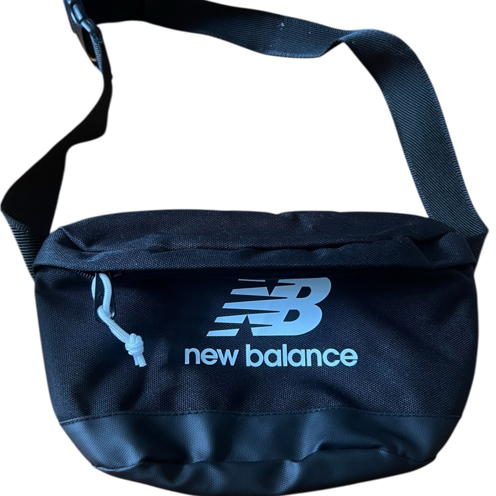 New Balance Black Belt Bag Sleek Durable Design